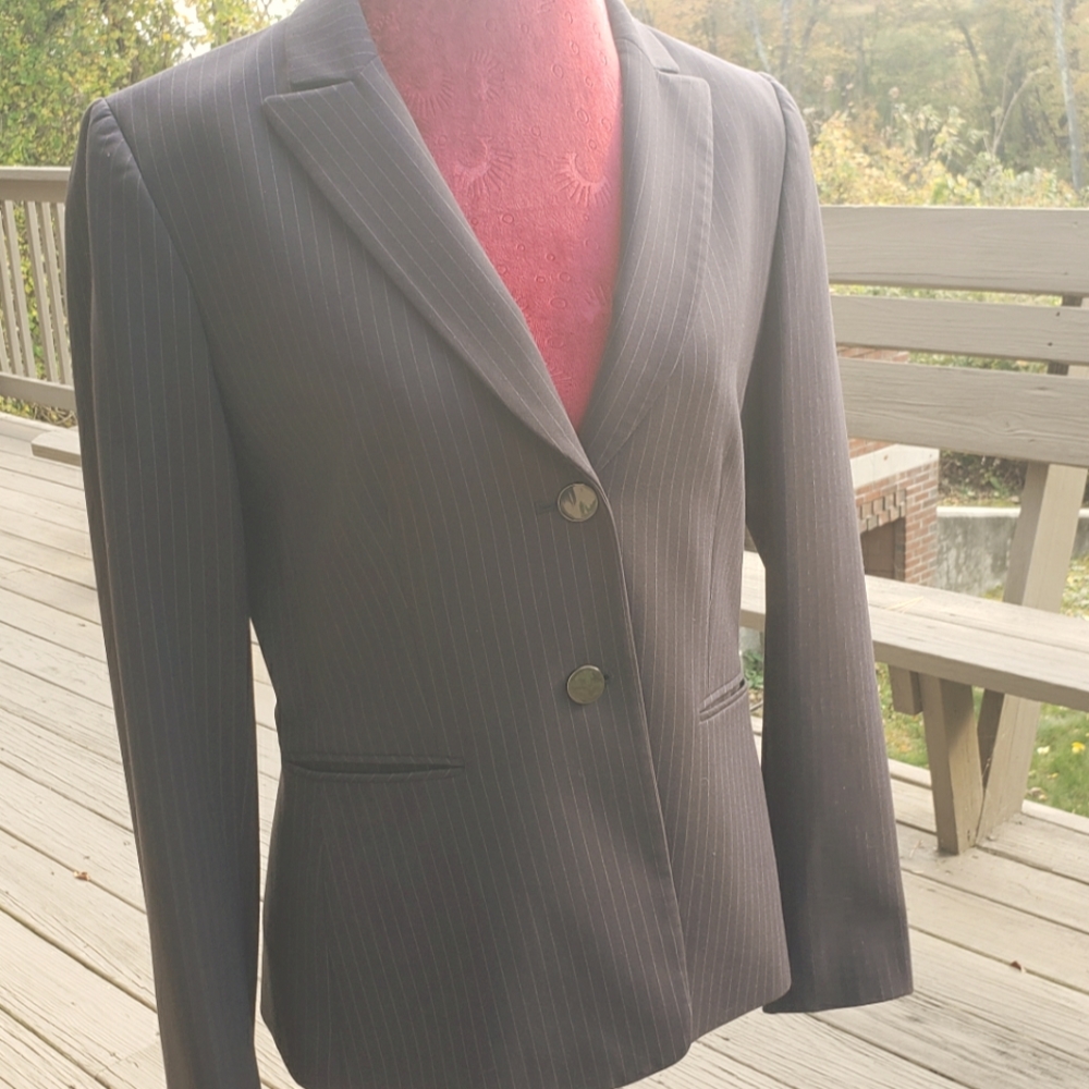 Black Pinstripe Tahari size 8 Suit Jacket